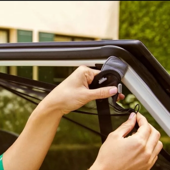 NIB Safe Fit car window sunshade - Picture 7 of 8